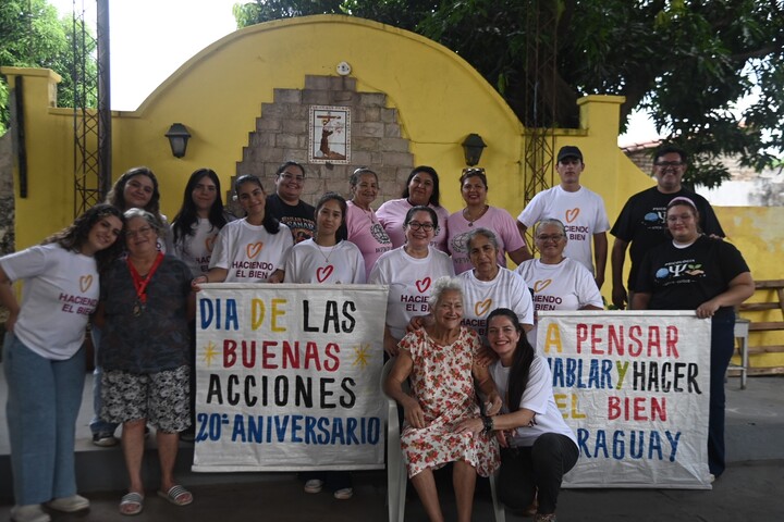 Un Abrazo De amor para Nuestros Mayores