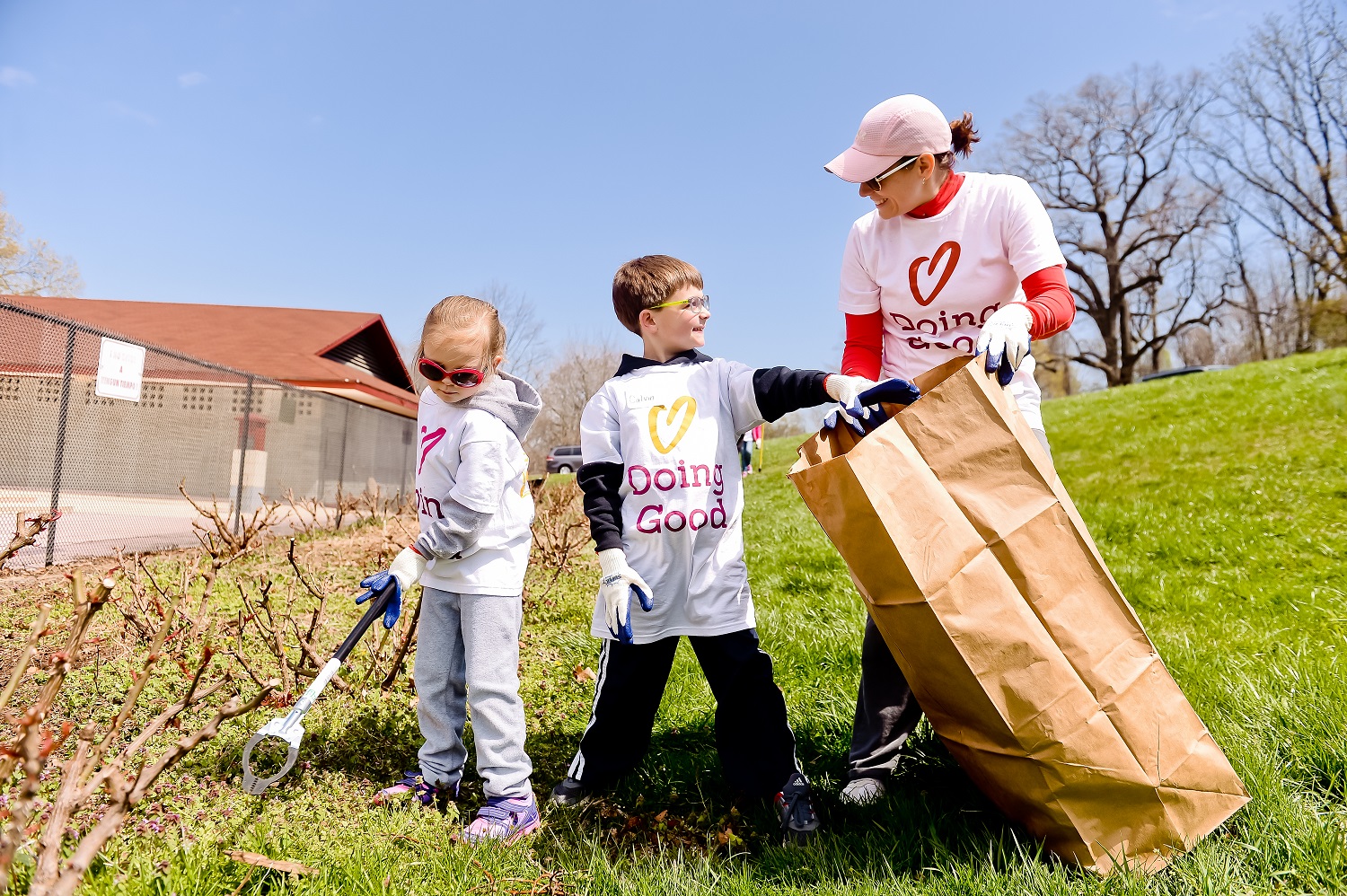 Jewish Volunteer Connection in Baltimore makes the most of their day by cleaning up.