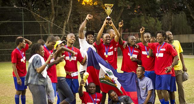 Atados collaborated with Adus to organize the World Cup of Refugees. The success of this project inspired the organizations to create Abraço Cultural, a language school that employs refugees as teachers.