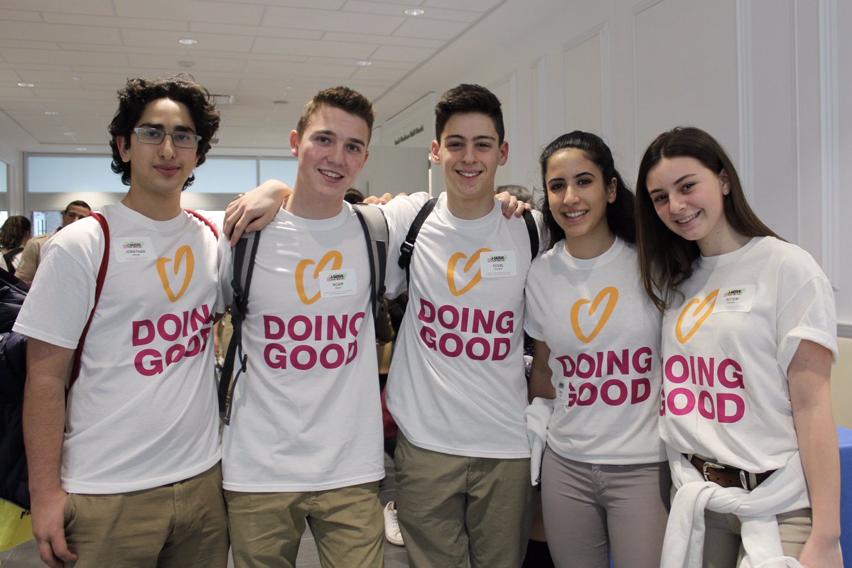 Teens from Ontario doing good on Good Deeds Day 2017.