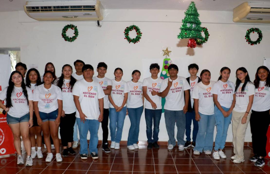 Awarding young volunteers &#8211; &#8220;Manos Con Valor&#8221;